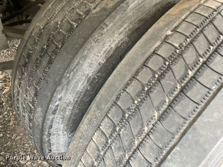 image for item NY9851 2013 Wabash  dry van trailer