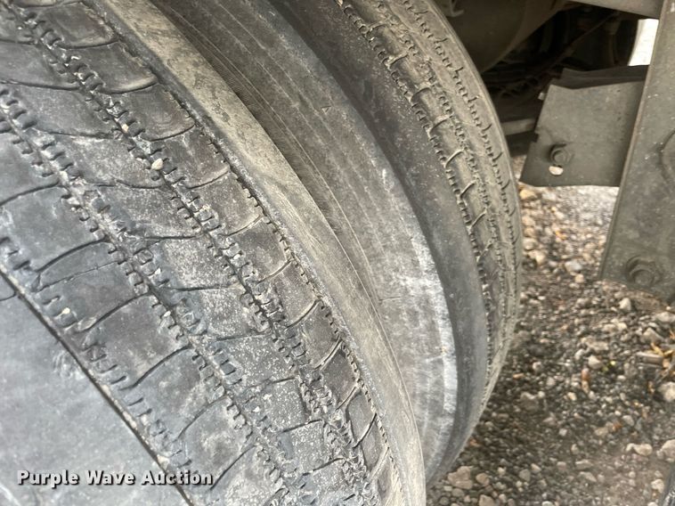 image for item NY9851 2013 Wabash  dry van trailer