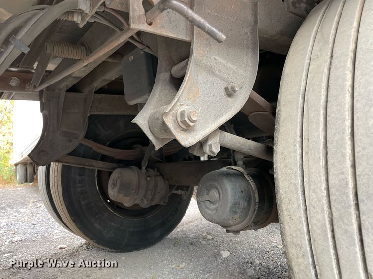 image for item NY9852 2013 Wabash  dry van trailer