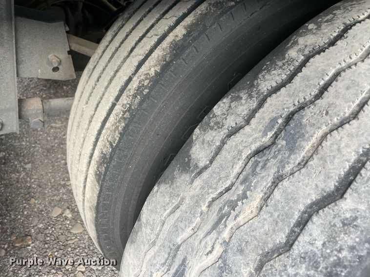 image for item NY9852 2013 Wabash  dry van trailer