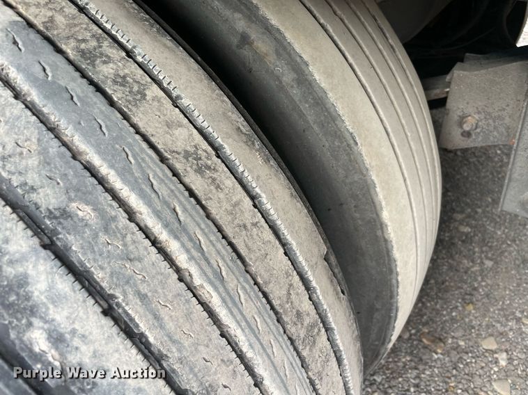 image for item NY9852 2013 Wabash  dry van trailer