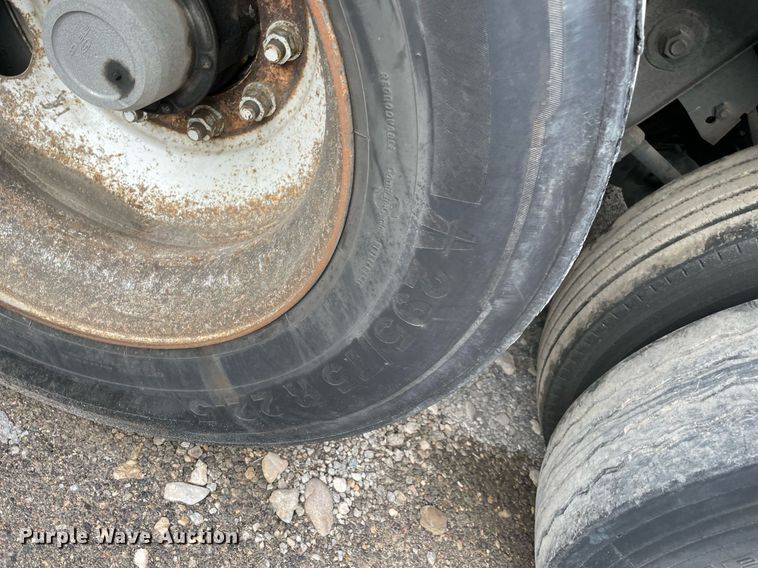 image for item NY9852 2013 Wabash  dry van trailer