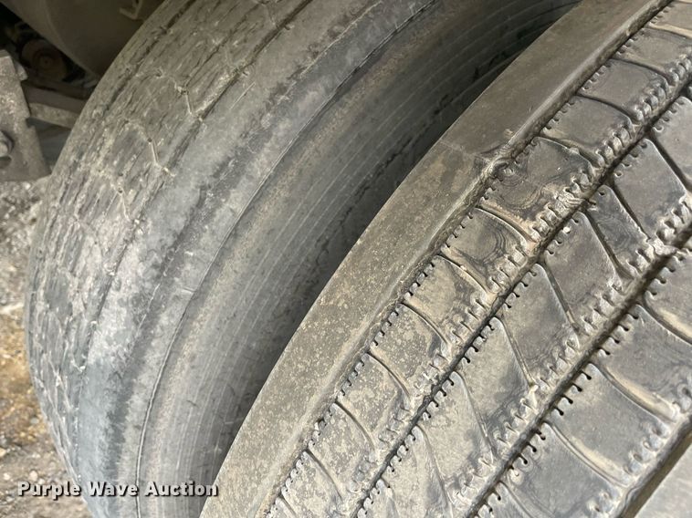 image for item NY9856 2010 Wabash  dry van trailer