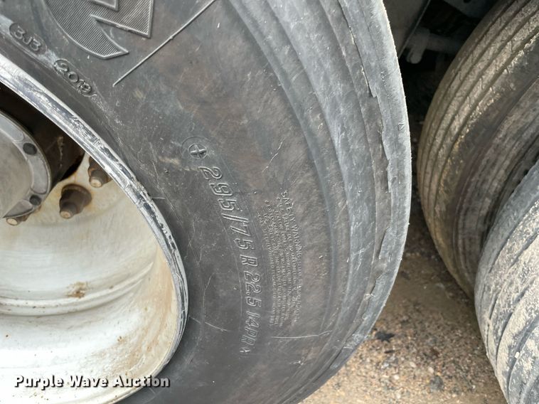 image for item NY9857 2010 Wabash  dry van trailer