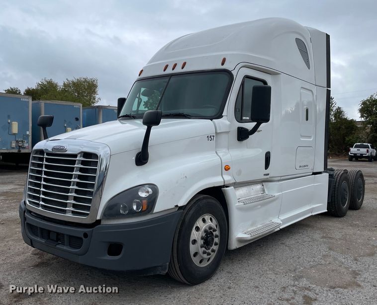 image for item NY9868 2018 Freighliner Cascadia 125  semi truck