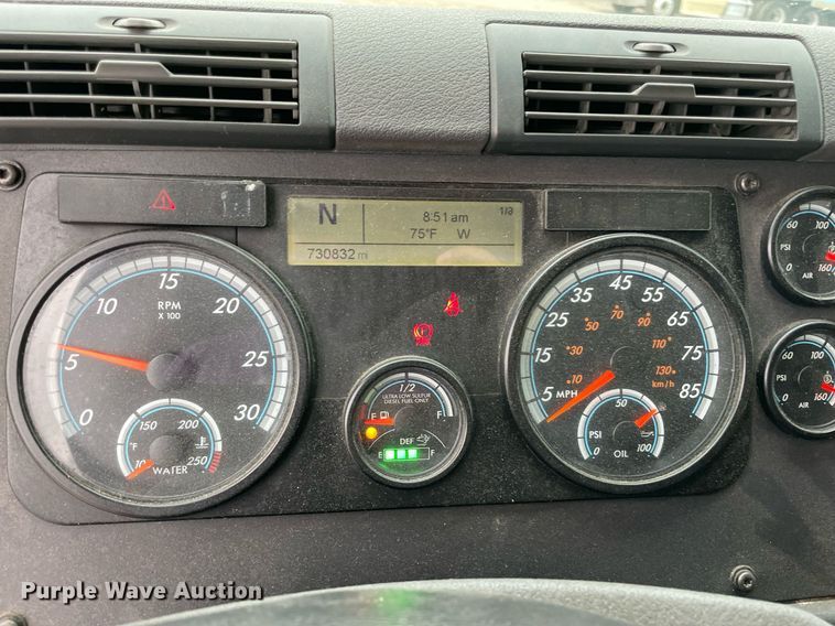 image for item NY9868 2018 Freighliner Cascadia 125  semi truck