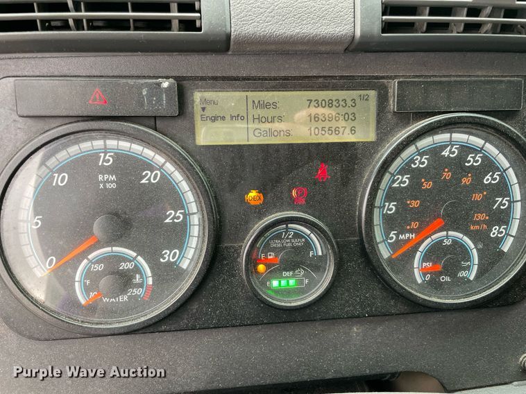 image for item NY9868 2018 Freighliner Cascadia 125  semi truck