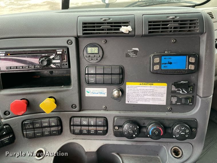 image for item NY9868 2018 Freighliner Cascadia 125  semi truck