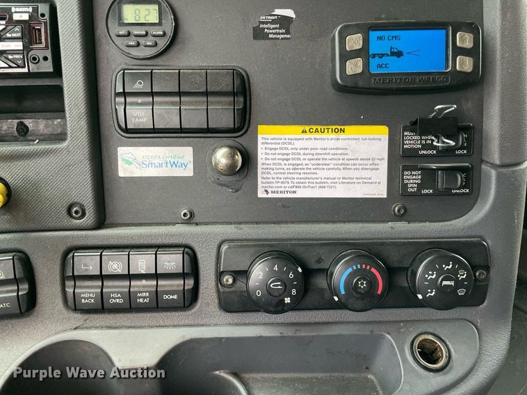 image for item NY9868 2018 Freighliner Cascadia 125  semi truck