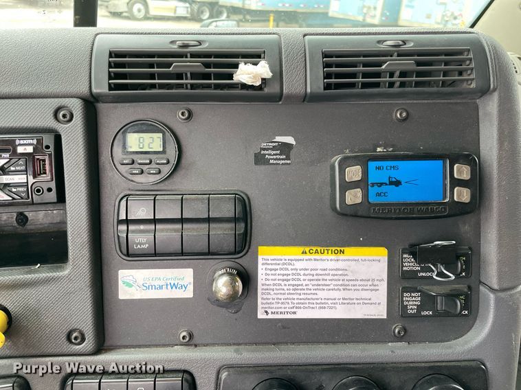 image for item NY9868 2018 Freighliner Cascadia 125  semi truck