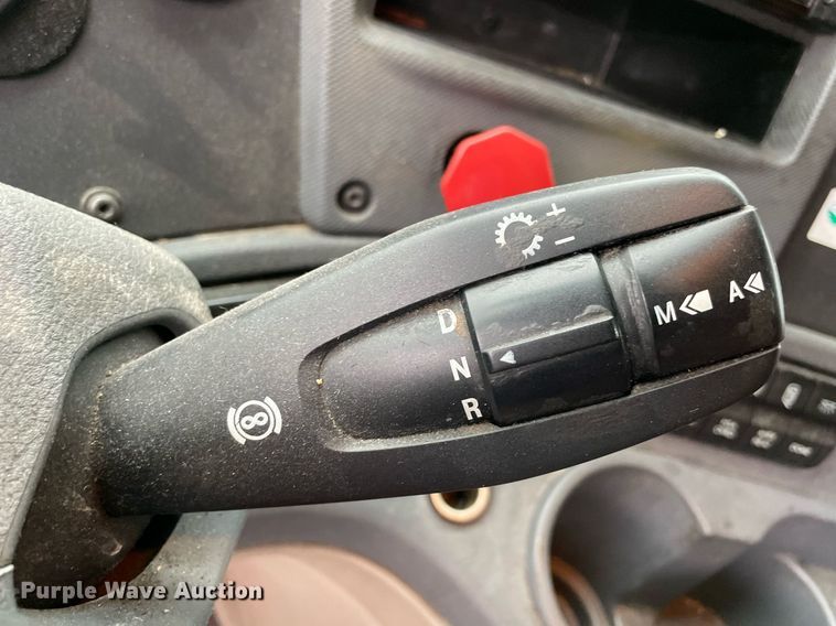 image for item NY9868 2018 Freighliner Cascadia 125  semi truck