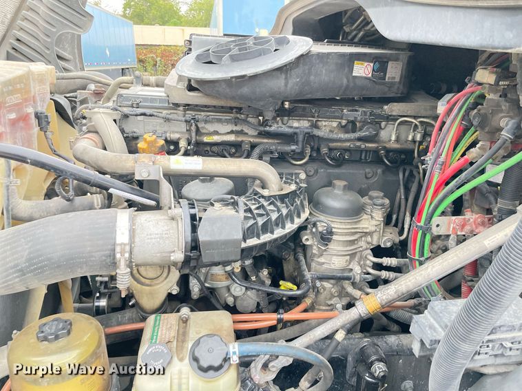 image for item NY9868 2018 Freighliner Cascadia 125  semi truck