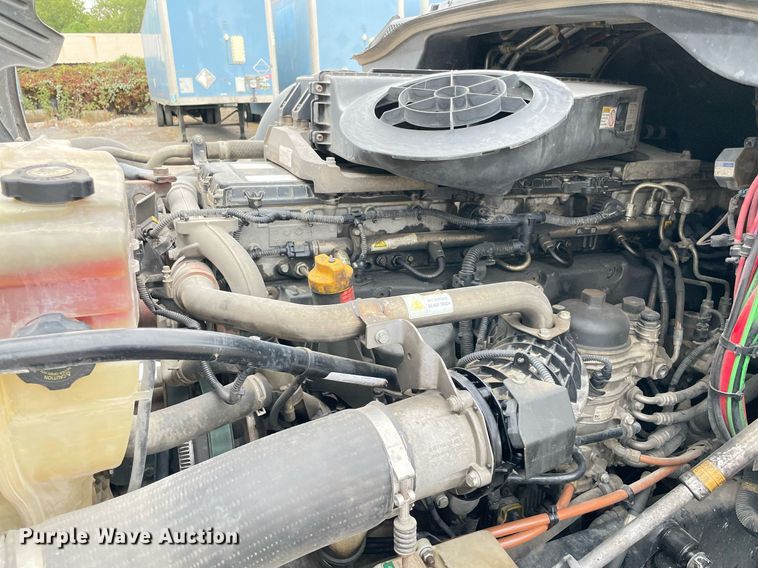 image for item NY9868 2018 Freighliner Cascadia 125  semi truck