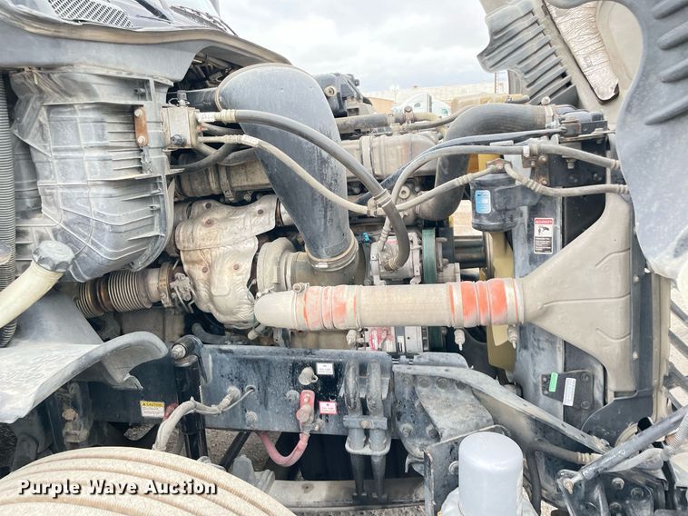 image for item NY9868 2018 Freighliner Cascadia 125  semi truck