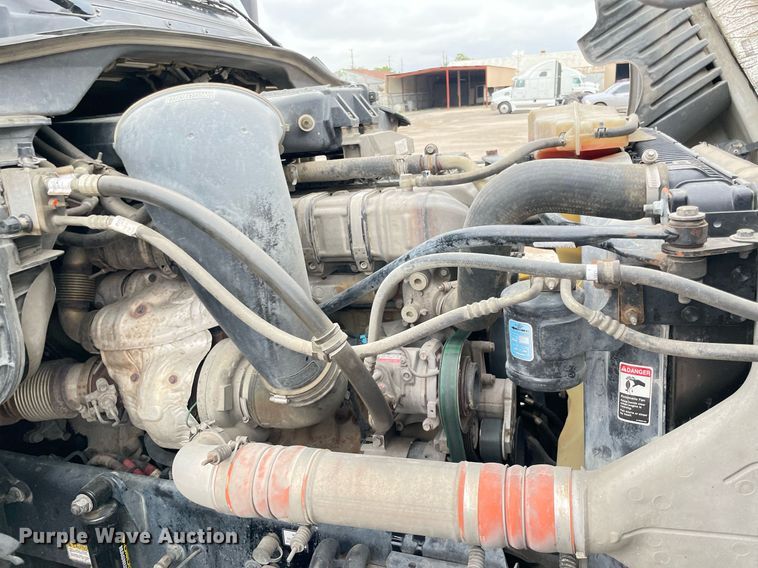 image for item NY9868 2018 Freighliner Cascadia 125  semi truck