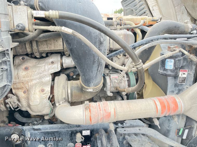 image for item NY9868 2018 Freighliner Cascadia 125  semi truck