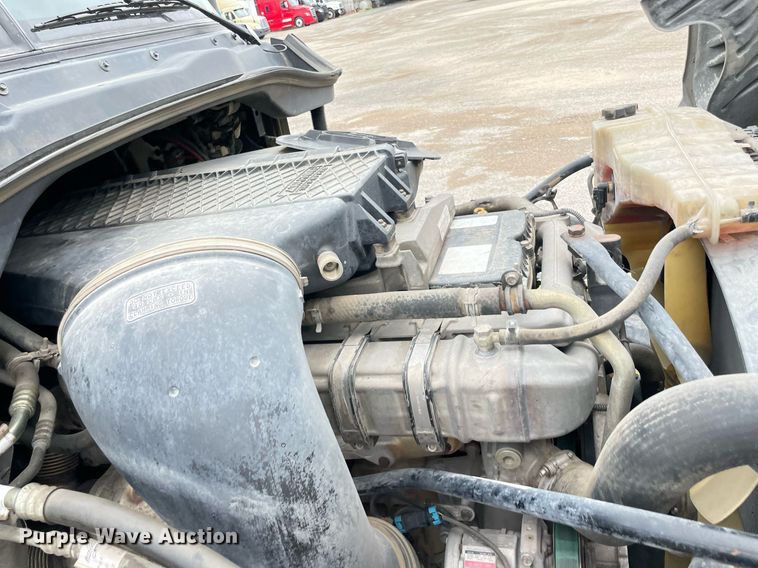 image for item NY9868 2018 Freighliner Cascadia 125  semi truck