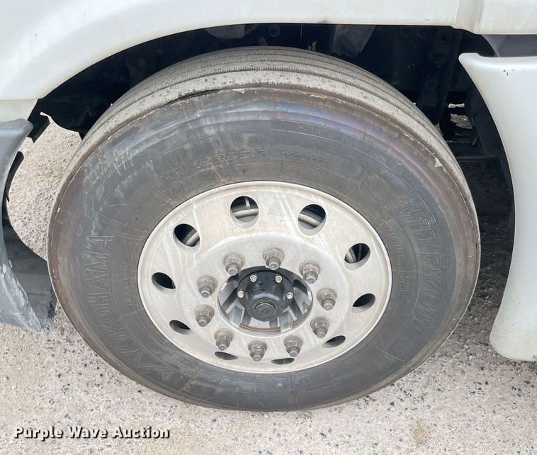 image for item NY9868 2018 Freighliner Cascadia 125  semi truck