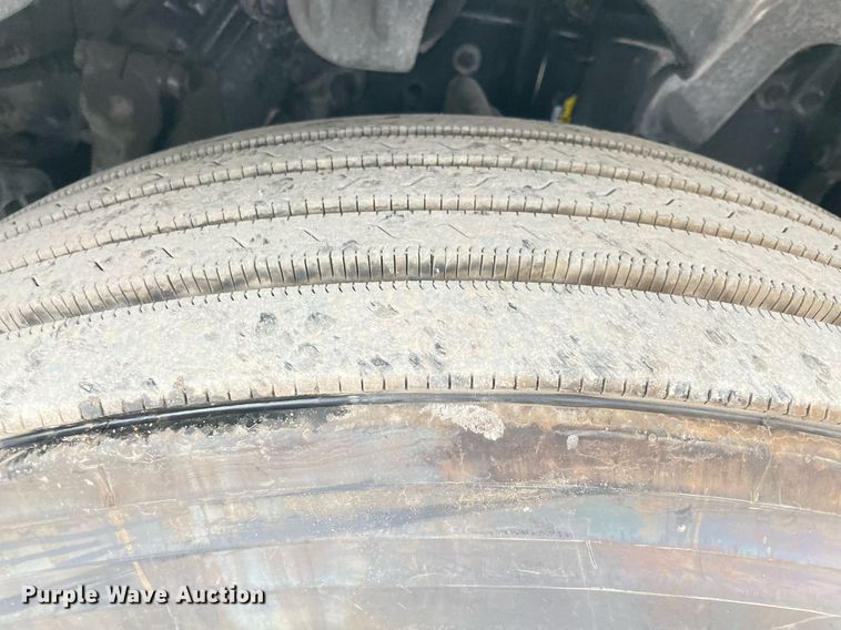 image for item NY9868 2018 Freighliner Cascadia 125  semi truck