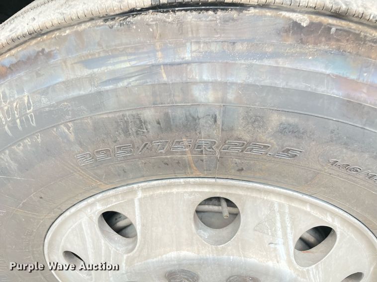 image for item NY9868 2018 Freighliner Cascadia 125  semi truck