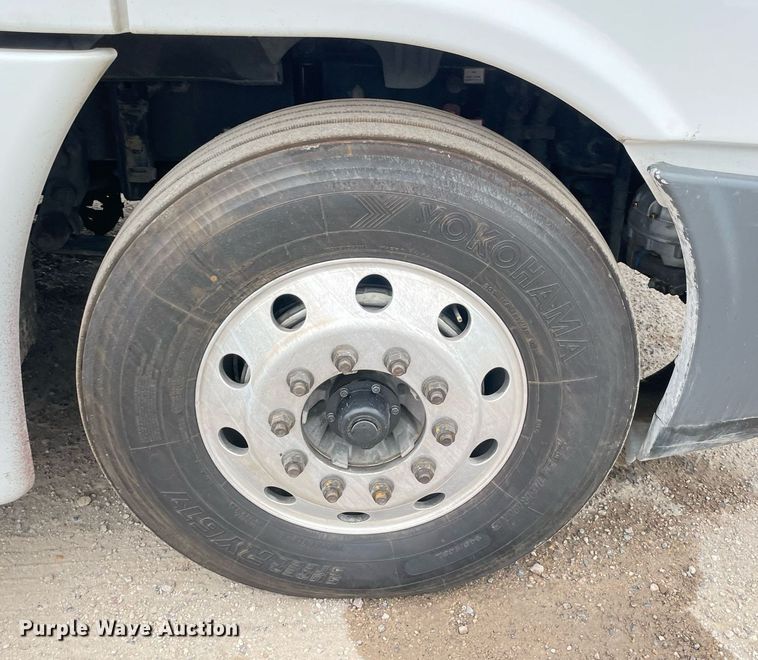 image for item NY9868 2018 Freighliner Cascadia 125  semi truck