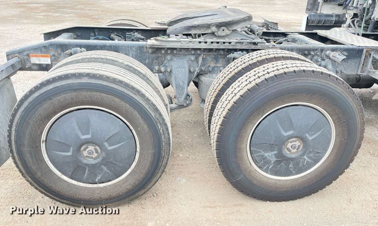 image for item NY9868 2018 Freighliner Cascadia 125  semi truck