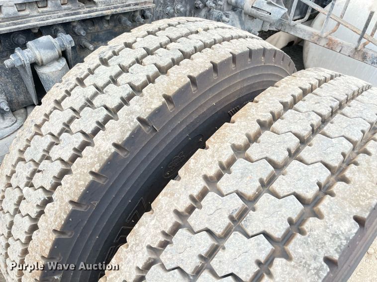 image for item NY9868 2018 Freighliner Cascadia 125  semi truck