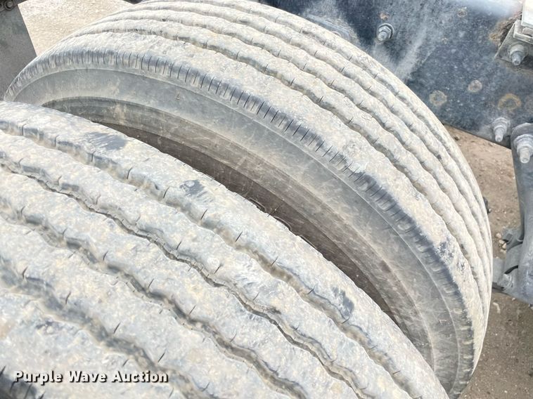 image for item NY9868 2018 Freighliner Cascadia 125  semi truck