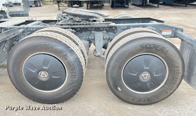 image for item NY9868 2018 Freighliner Cascadia 125  semi truck