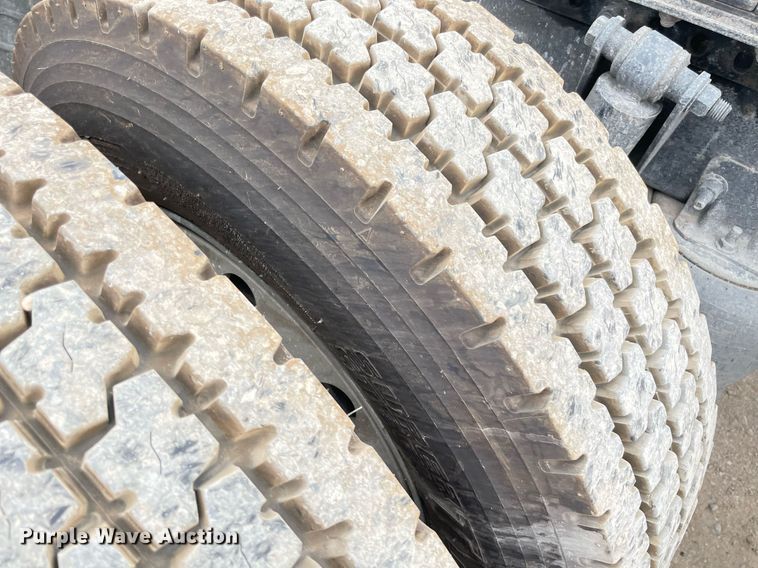 image for item NY9868 2018 Freighliner Cascadia 125  semi truck