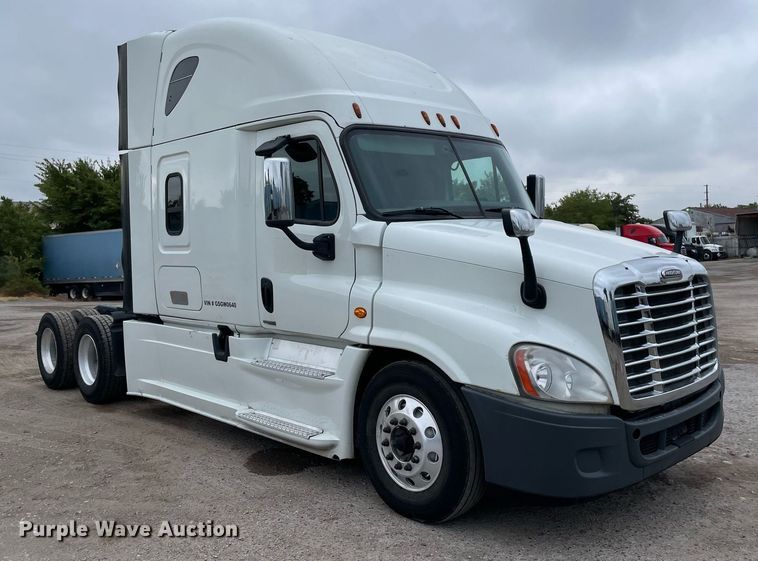 image for item NY9869 2016 Freighliner Cascadia 125  semi truck