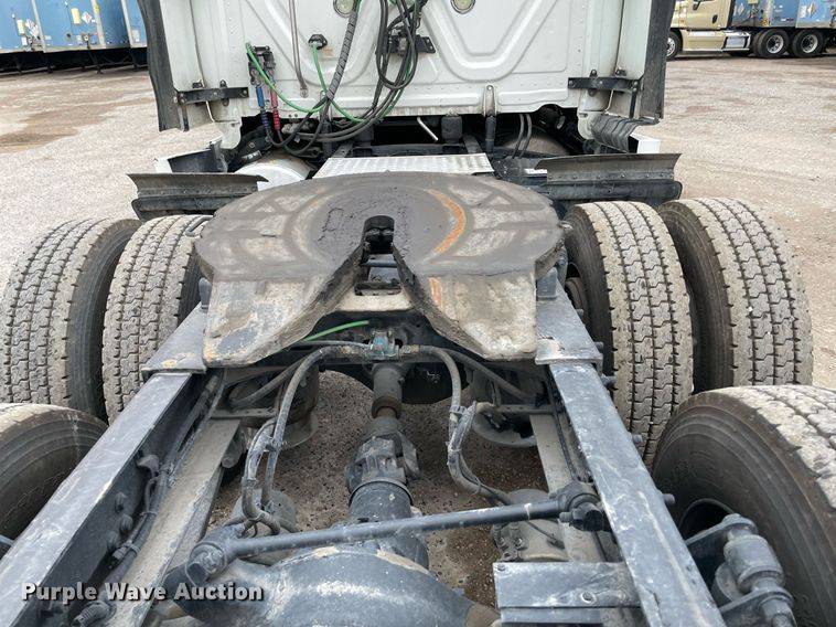 image for item NY9869 2016 Freighliner Cascadia 125  semi truck