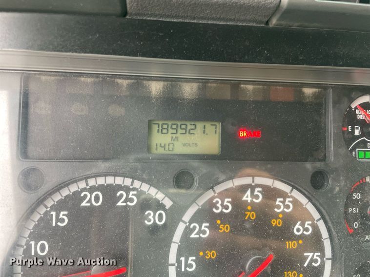 image for item NY9869 2016 Freighliner Cascadia 125  semi truck