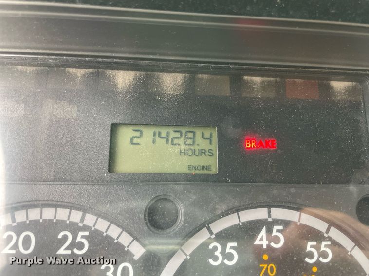 image for item NY9869 2016 Freighliner Cascadia 125  semi truck