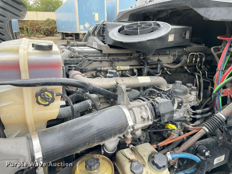 image for item NY9869 2016 Freighliner Cascadia 125  semi truck