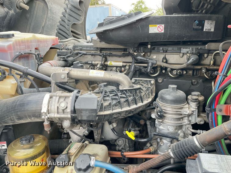 image for item NY9869 2016 Freighliner Cascadia 125  semi truck