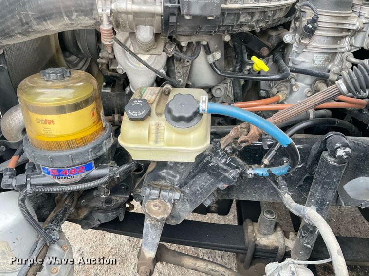 image for item NY9869 2016 Freighliner Cascadia 125  semi truck