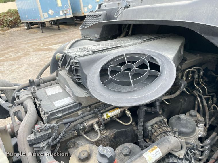 image for item NY9869 2016 Freighliner Cascadia 125  semi truck