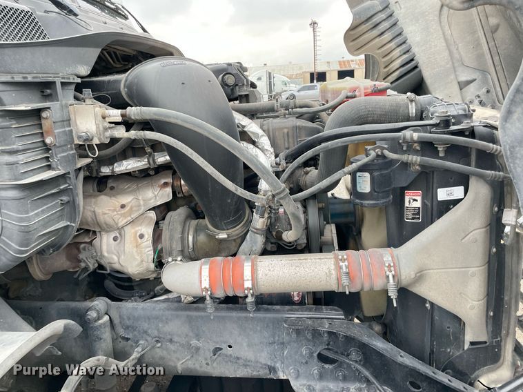 image for item NY9869 2016 Freighliner Cascadia 125  semi truck