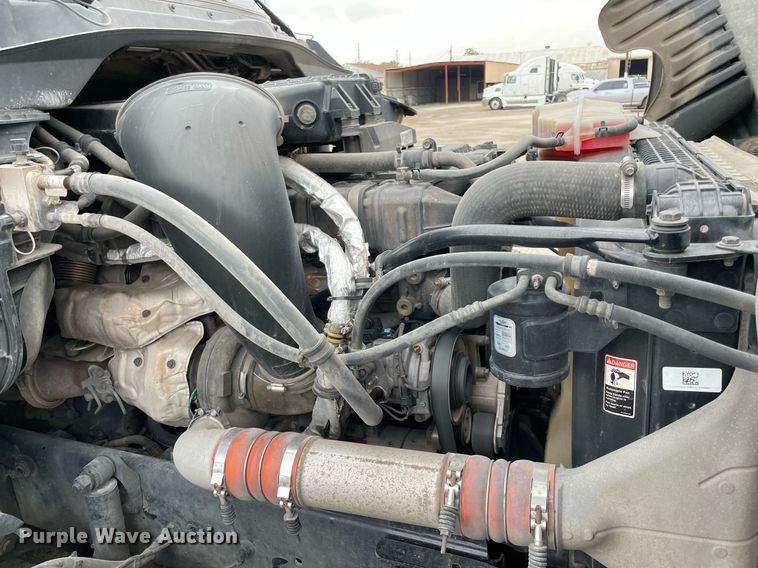 image for item NY9869 2016 Freighliner Cascadia 125  semi truck