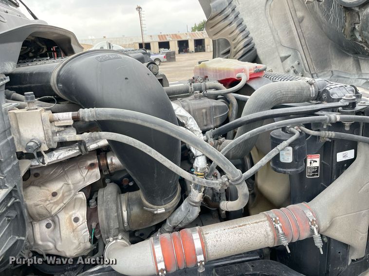 image for item NY9869 2016 Freighliner Cascadia 125  semi truck