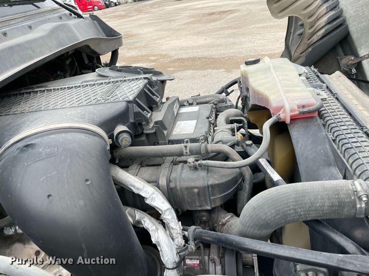 image for item NY9869 2016 Freighliner Cascadia 125  semi truck