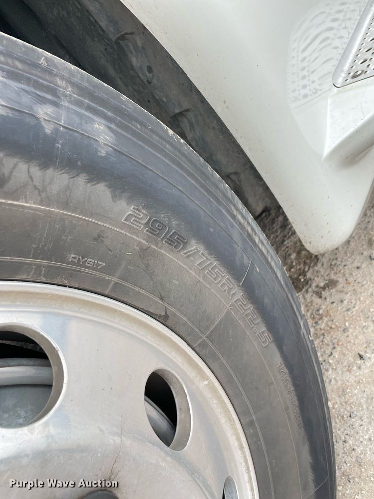 image for item NY9869 2016 Freighliner Cascadia 125  semi truck