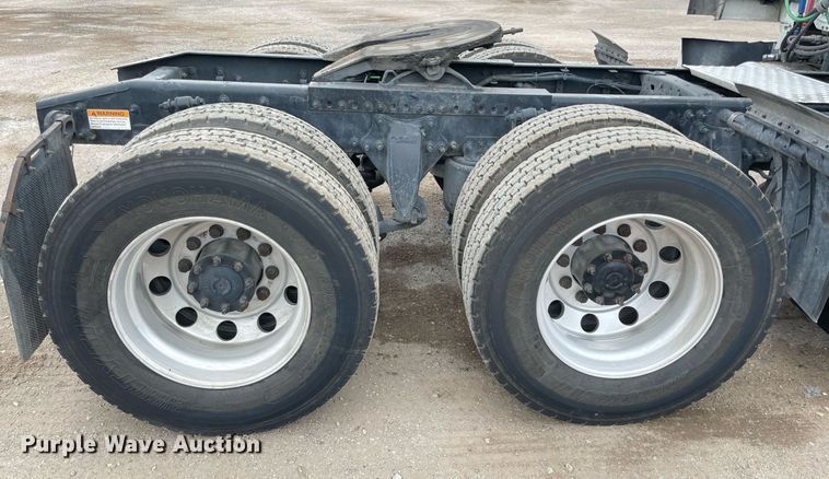 image for item NY9869 2016 Freighliner Cascadia 125  semi truck