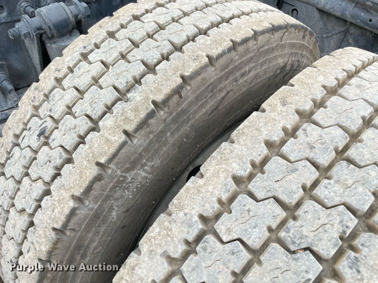 image for item NY9869 2016 Freighliner Cascadia 125  semi truck