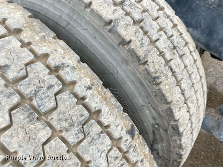 image for item NY9869 2016 Freighliner Cascadia 125  semi truck