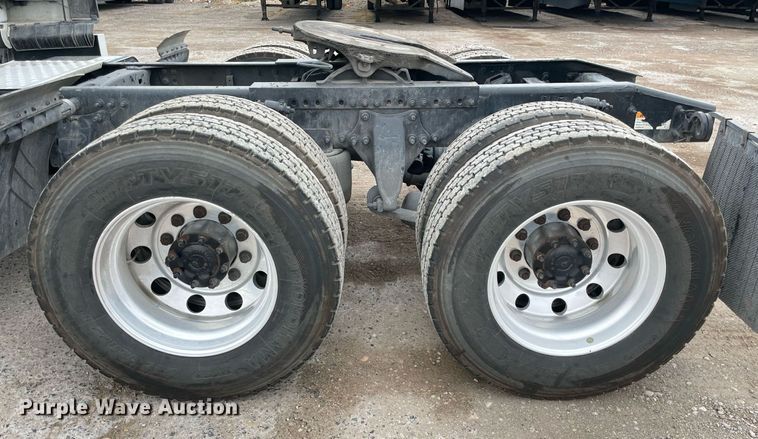 image for item NY9869 2016 Freighliner Cascadia 125  semi truck