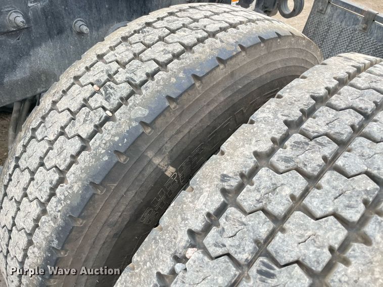 image for item NY9869 2016 Freighliner Cascadia 125  semi truck