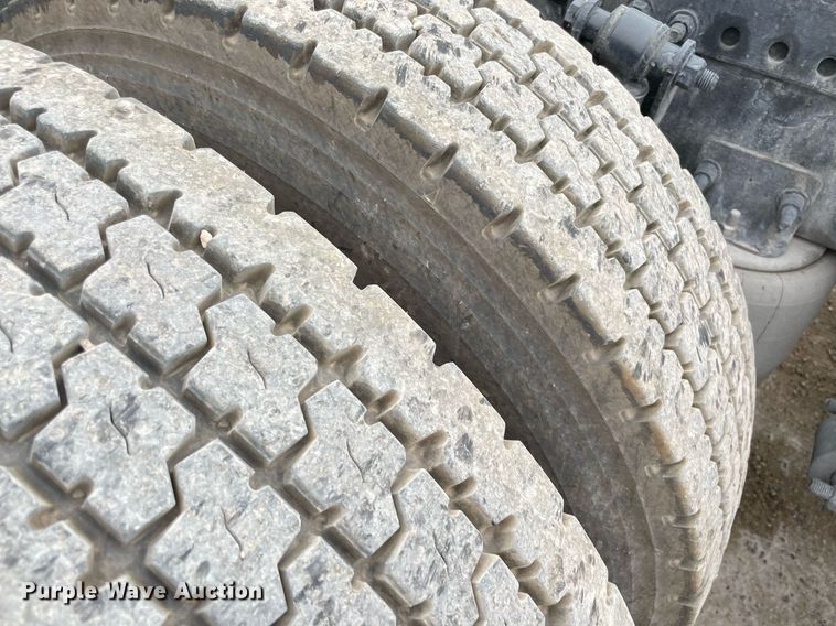 image for item NY9869 2016 Freighliner Cascadia 125  semi truck