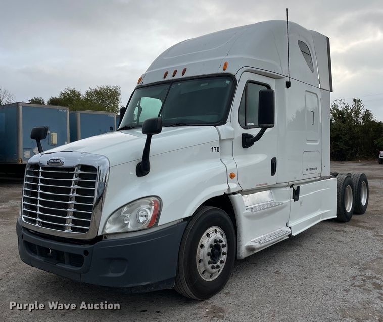 image for item NY9870 2013 Freightliner Cascadia 125  semi truck
